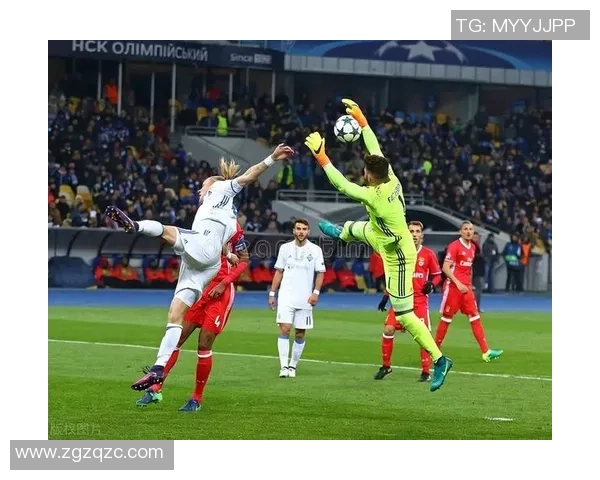 塞罗球星踢足球的传奇故事及其在足球史上的地位分析